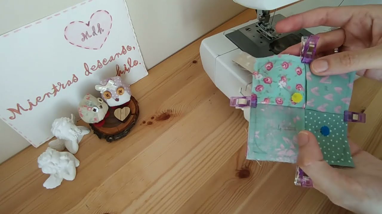 53. LLAVERO CON AUTO CIERRE, sin cremallera, ni snap