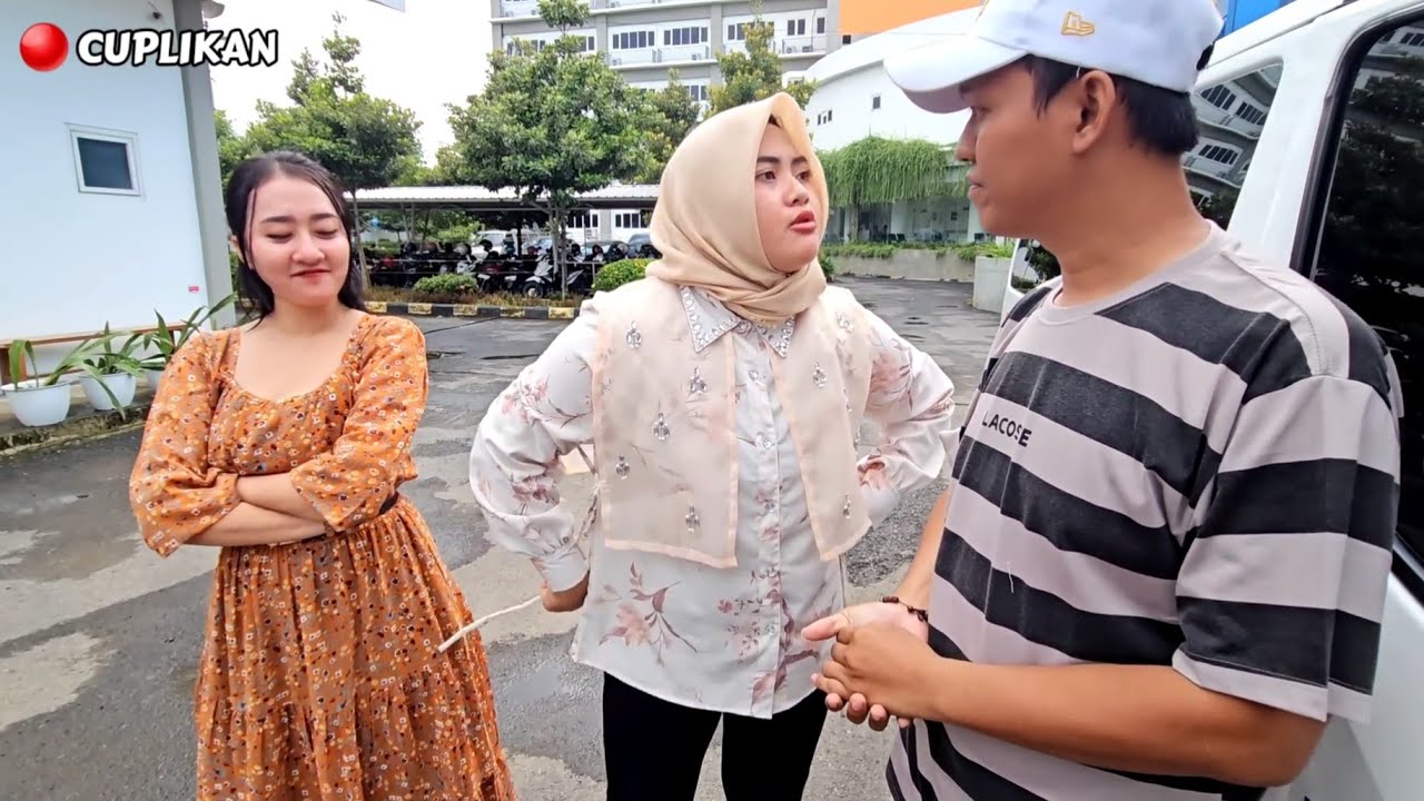 GADIS CANTIK HINA SUPIR AMBULAN ! PADAHAL DIA BOS RUMAH SAKIT