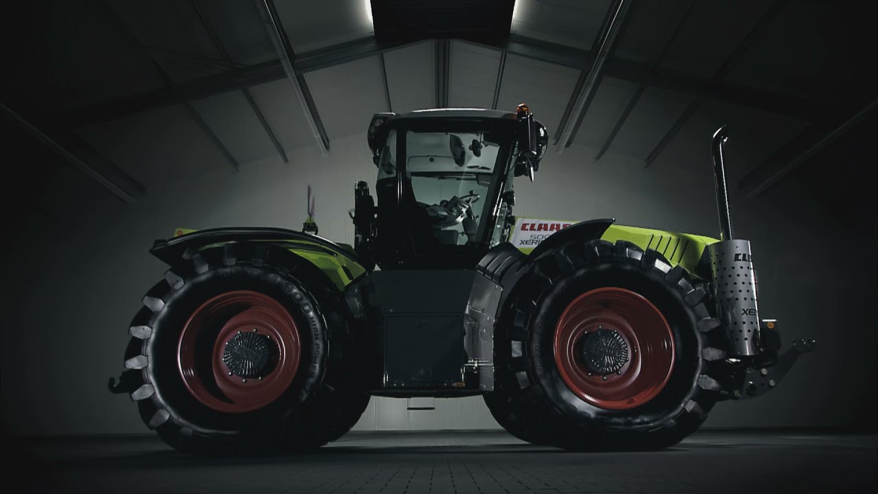 CLAAS XERION 5000-4500 Tractor.