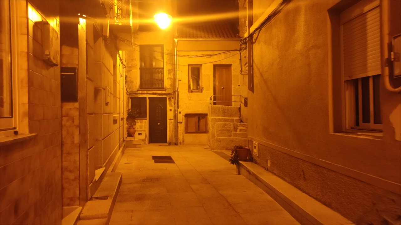 Por aquí andamos. Cangas do Morrazo - Casco Vello de noche