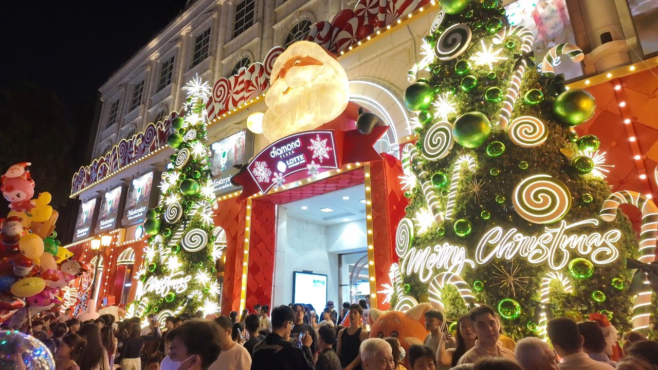 Christmas in Saigon 2025: Notre Dame Cathedral to Nguyen Hue Walking Street