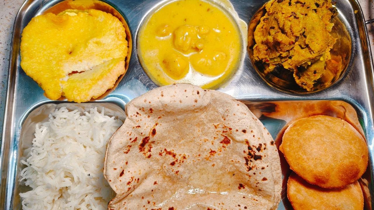 Kadhi Chawal- Gaao ka Paramparik khana | Divisha Kitchen