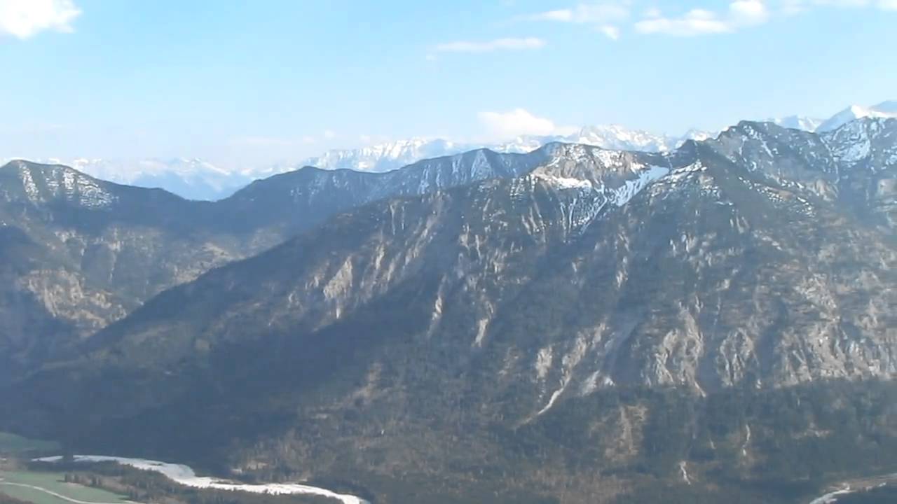 Laubeneck im Fr&uuml;hling 1758 m Ammergauer Alpen Gipfelrundblick nach S&uuml;den CanonSX30IS