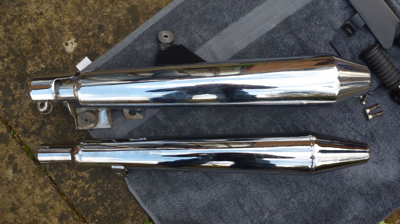 Triumph Bonneville Norman Hyde Peashooter Silencer Review