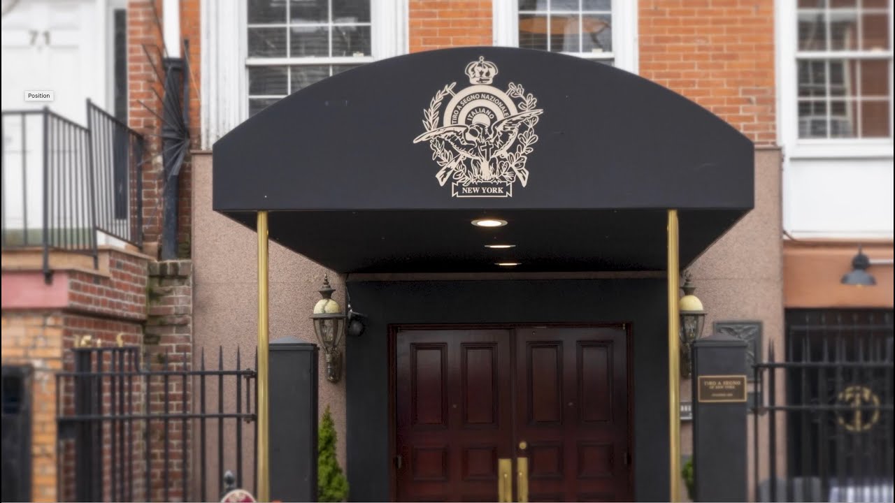 S01E11: Tiro a Segno Club (77 MacDougal St)