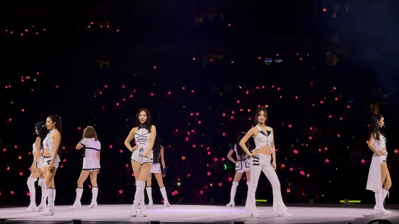 TWICE (트와이스) - THIS IS FOR + Strategy - This is For World Tour (Oakland Day 1) [Fancam]
