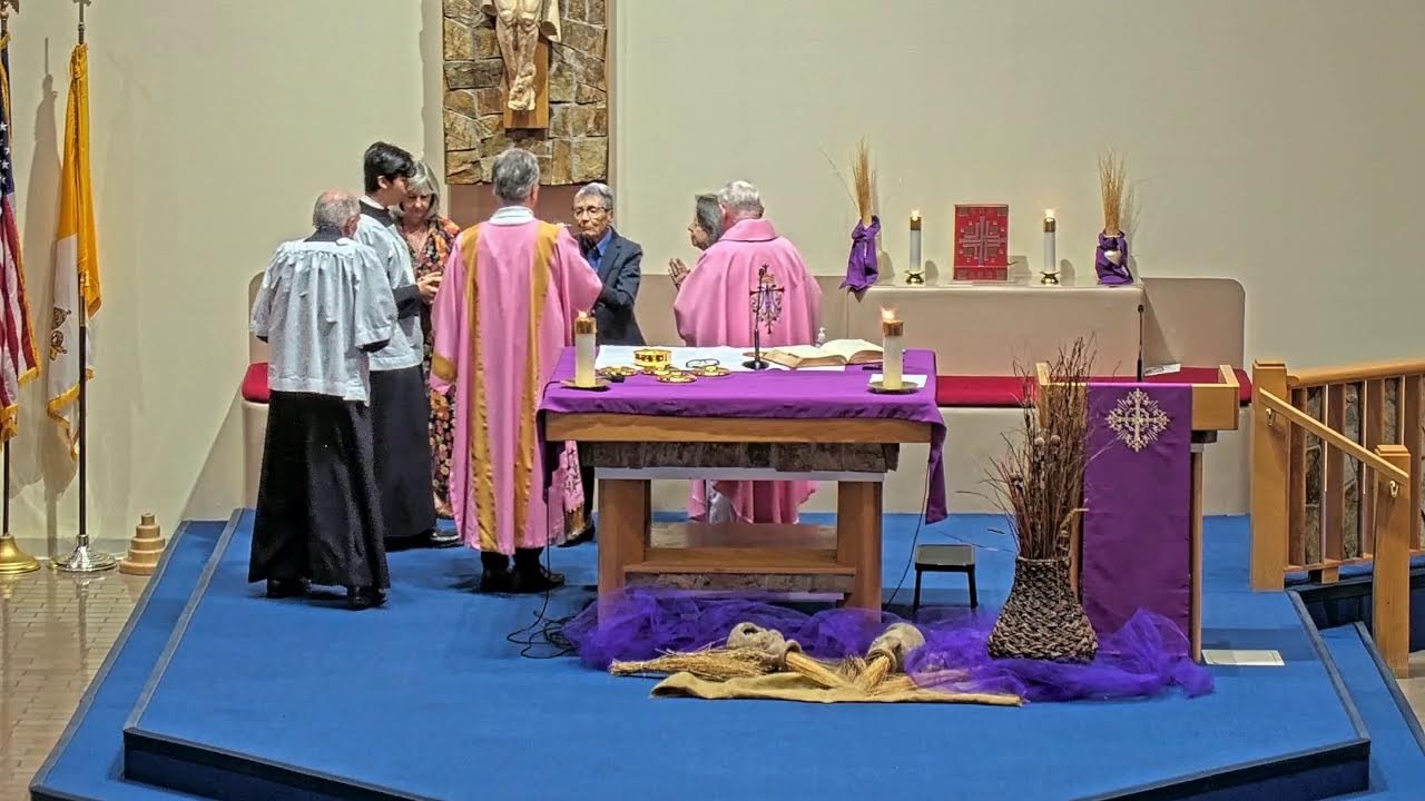 9 AM Sunday Mass