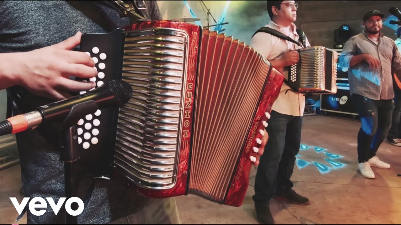 LA CUSPIDE - POPURRI A EMILIO NAVAIRA