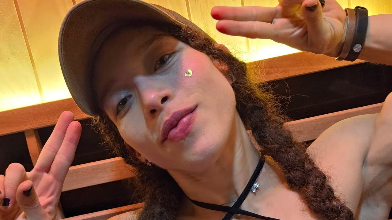 Carolyne Marquez is live! Train & chat