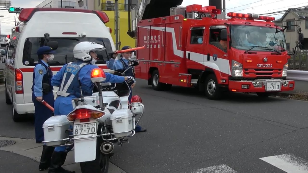 前輪がグニャリと変形したヤバい巻き込み事故現場に特別救助隊が緊急走行でパトカー・白バイ・指揮車・消防車・警察官が続々集結！交通整理中に一般車逆走！