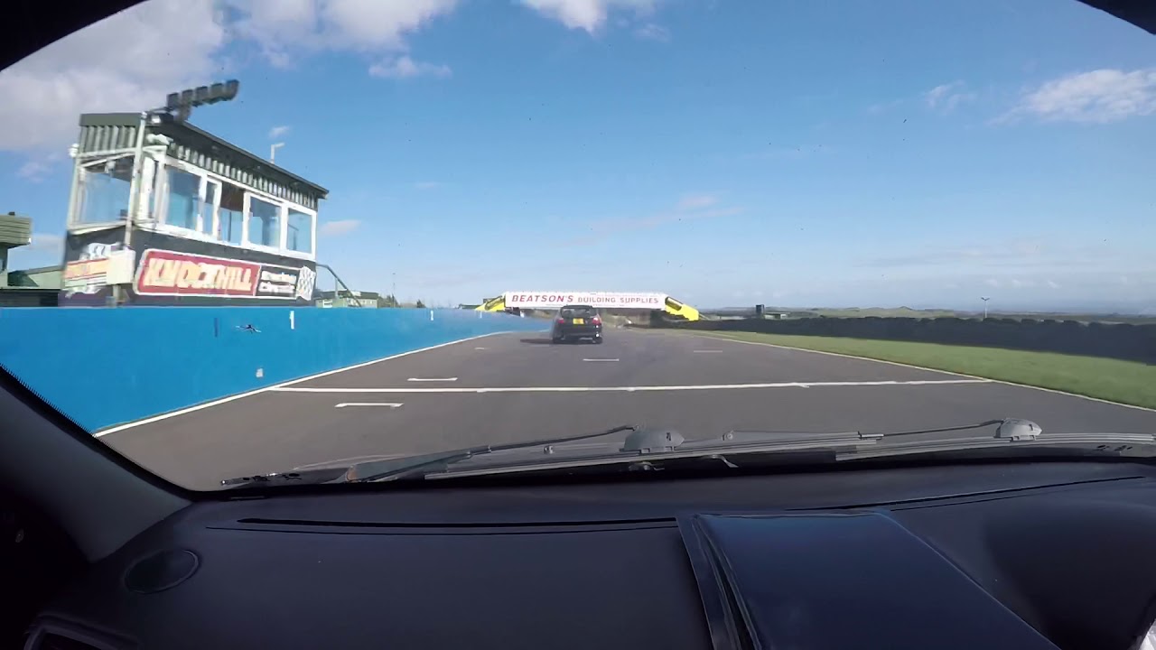 Clio 182 turbo on track at knockhill