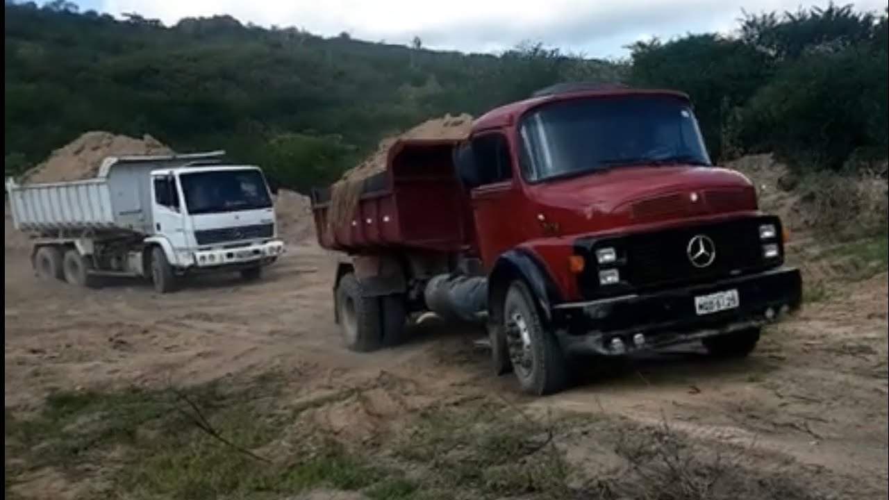 duas caçamba Mercedes subindo a ladeira pesado |sonho de todo Caçambeiro