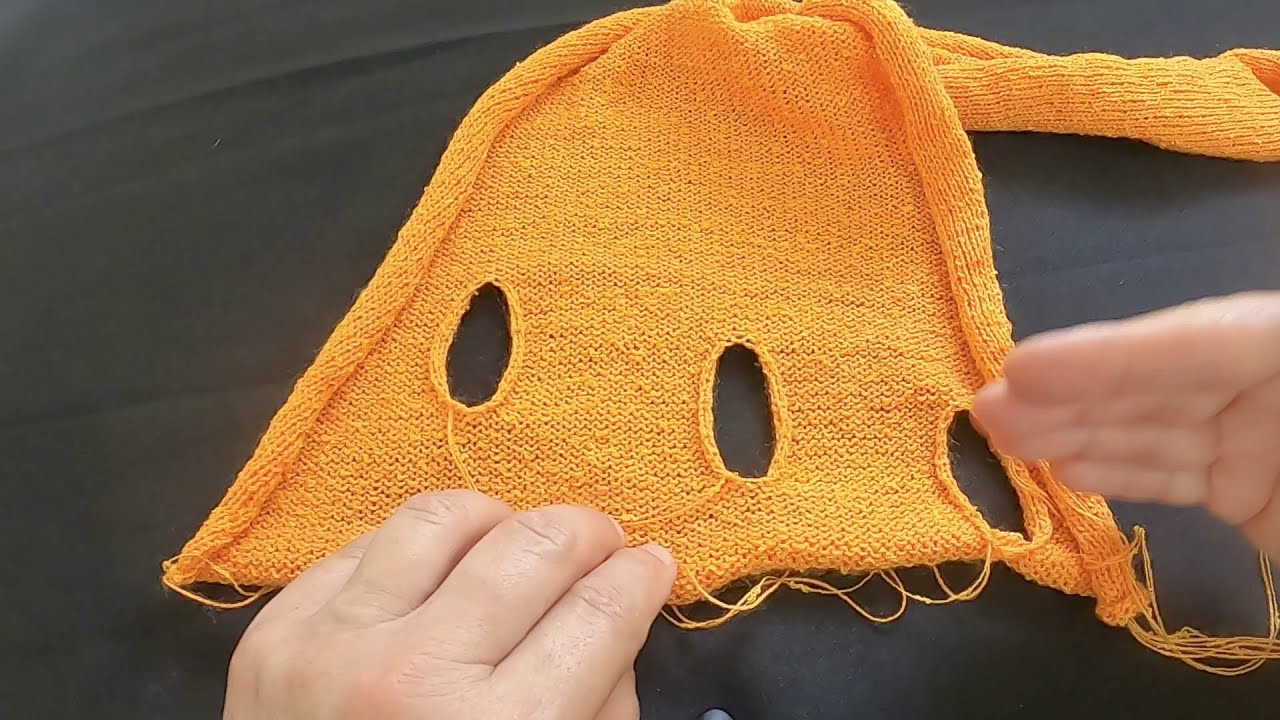 manta triangular feita em tricô à máquina