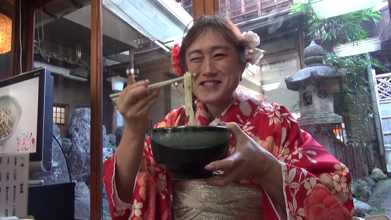 伏見稲荷名物、お稲荷さんときつねうどんセットでお昼ごはん☆