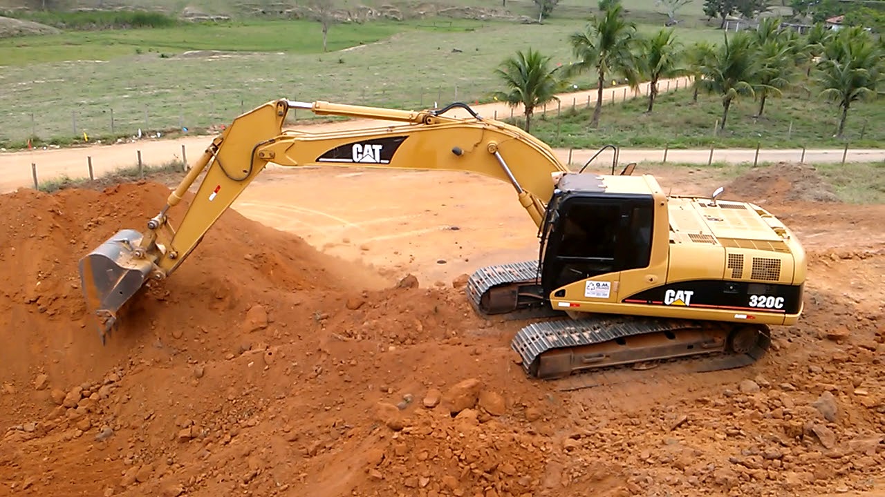 Escavadeira Caterpillar 320C Q.M. Filhos Engenharia