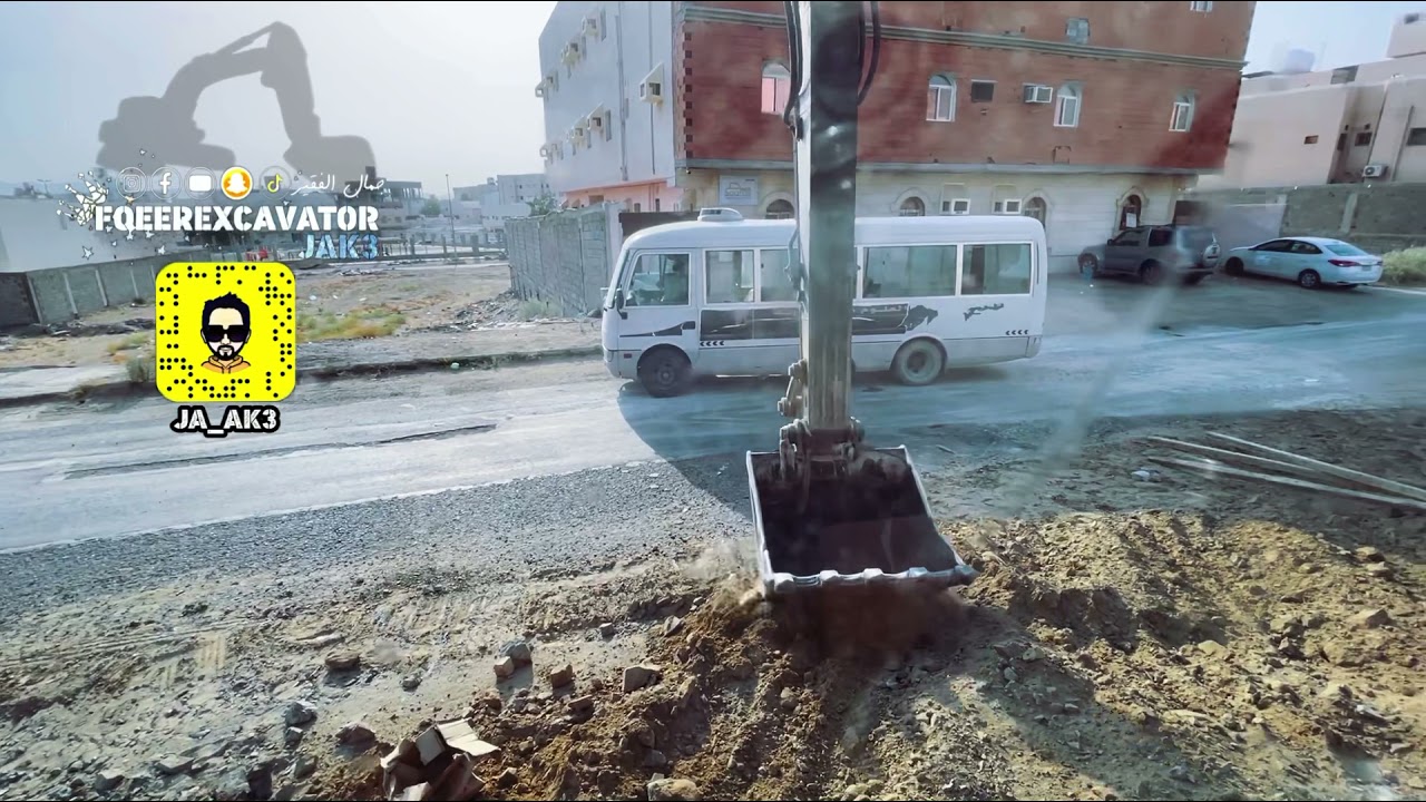رفع الدفان عشان الحديد ينحط مكانه والانتهاء من العمل بالموقع بوكلين فولفو