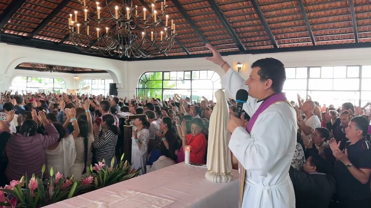 LEVANTO MIS MANOS, CIERRO MIS OJOS, DIGNO DE ALABAR  REY DE LA CRECION
