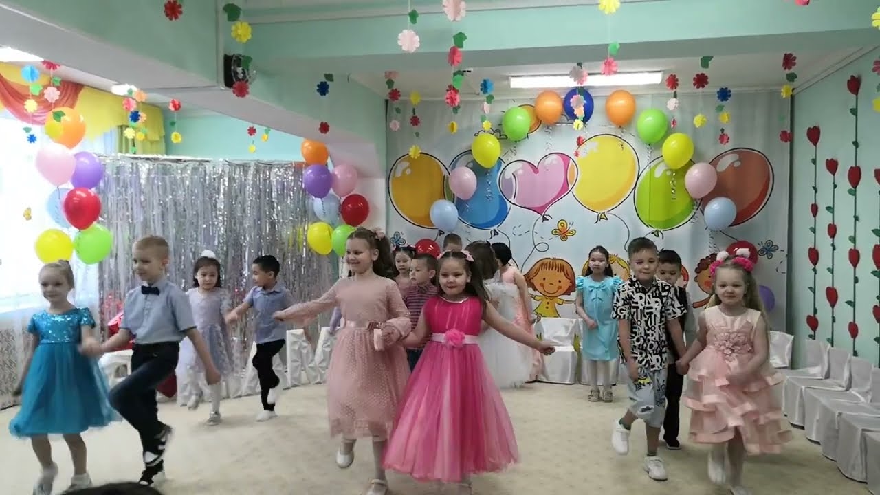 Утренник 8 марта у ребят подготовительной группы 