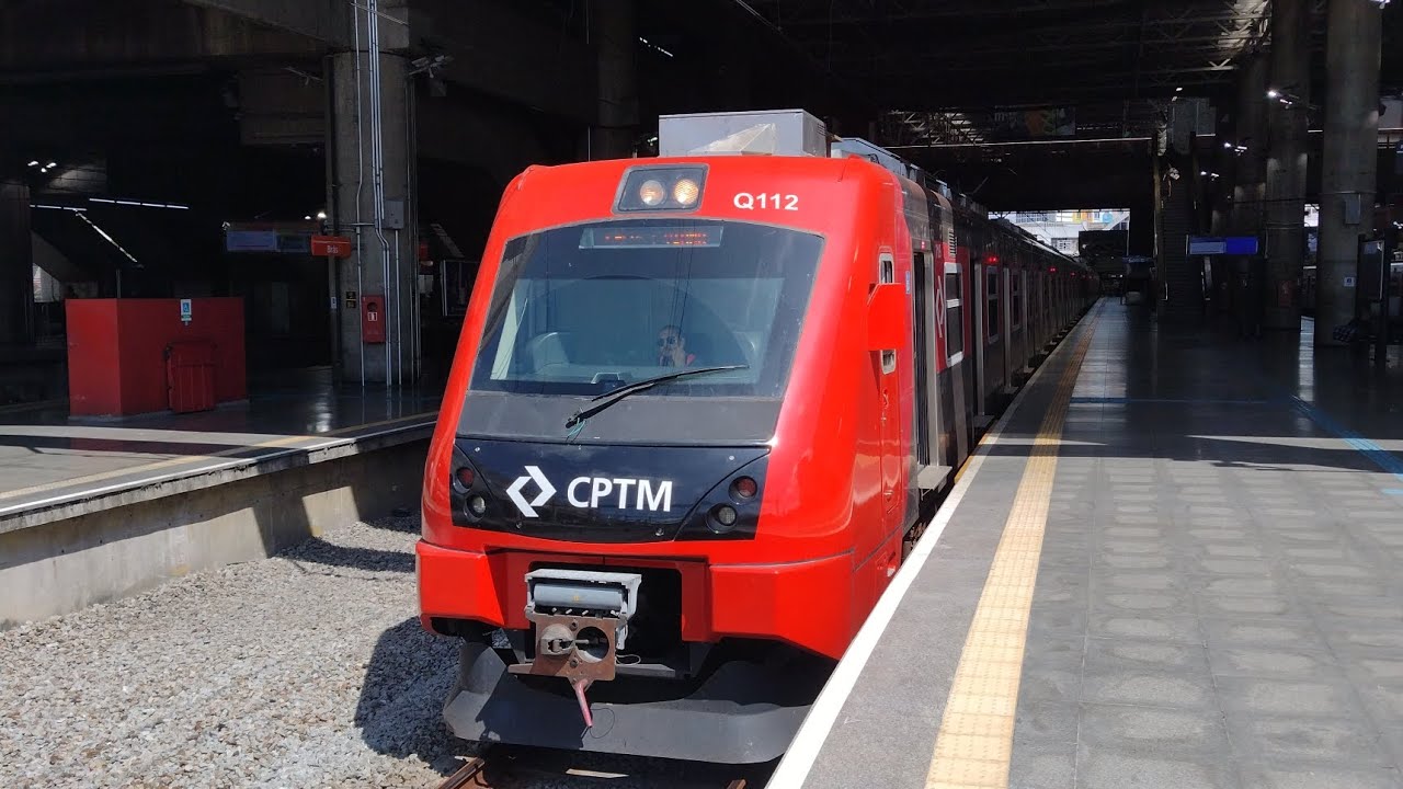 CPTM série 7000 Q112 partindo buzinando da estação Brás linha 12 safira 