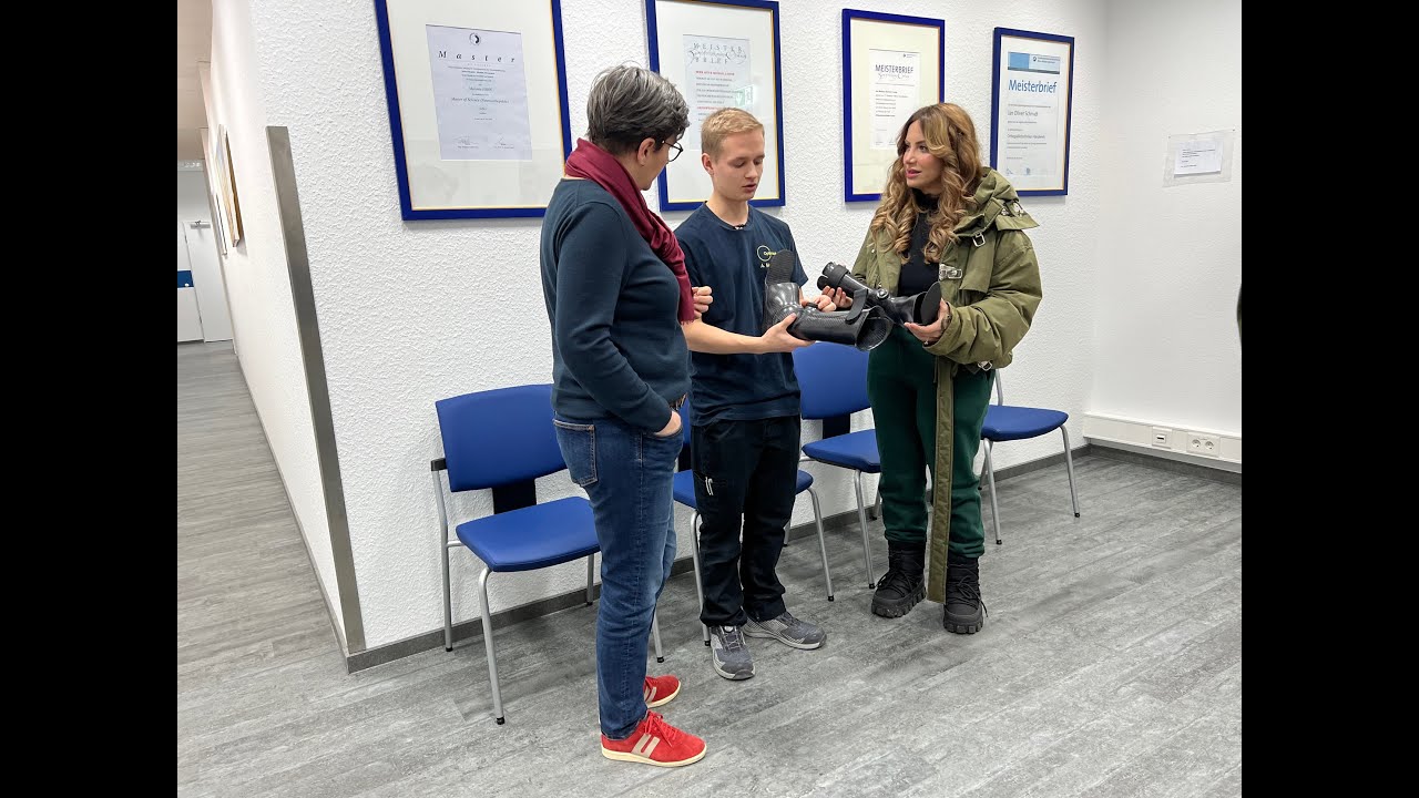 Enissa Amani und Susanne Haus bei Optimus in Langen