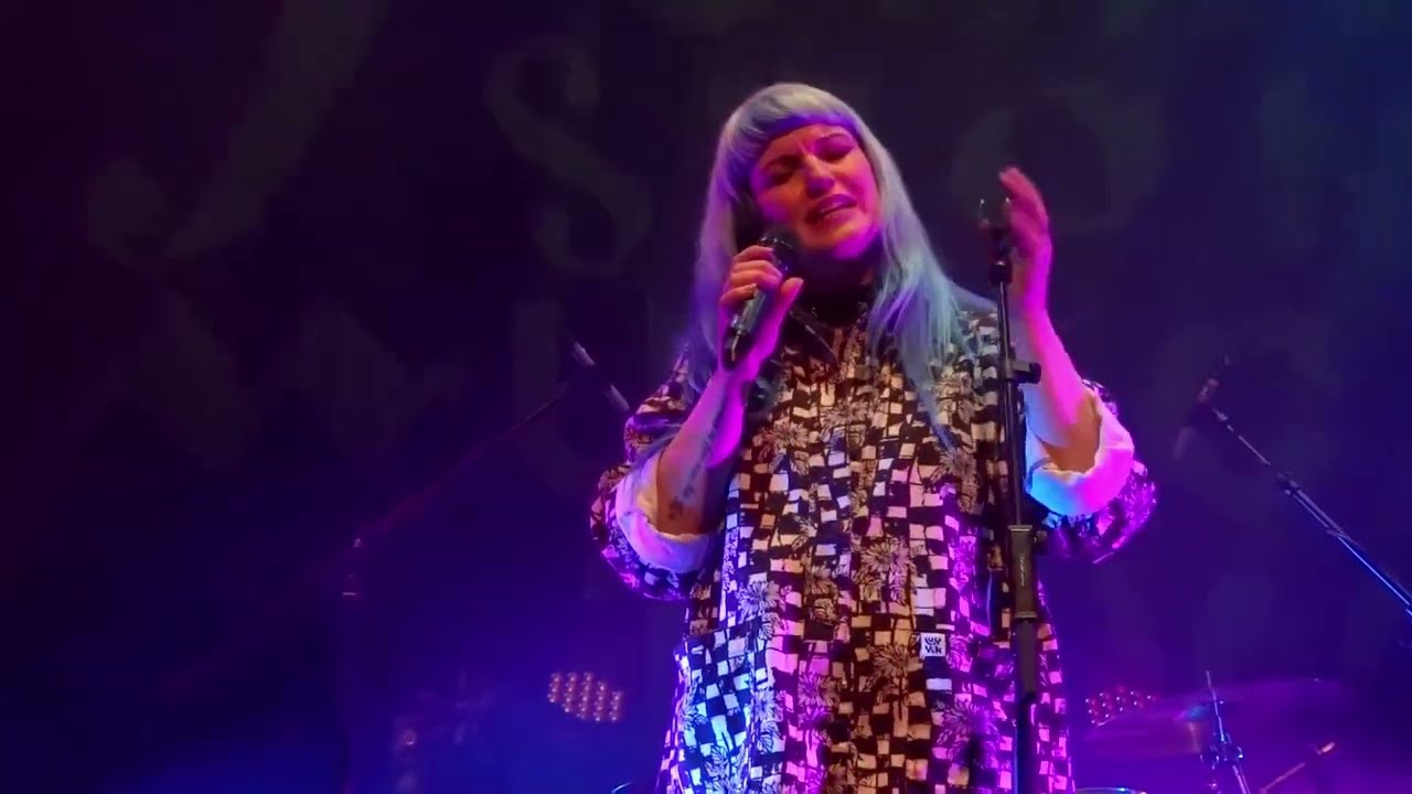 Chess Smith with Fuji Hideout - Wanna B Happy (Live @ Quarterhouse, Folkestone - 20th February 2026)
