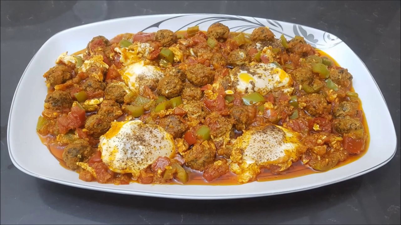 عجّة ببنادق اللّحم البقري وصفة تونسيّة  Ojja aux boulettes de viande de veau