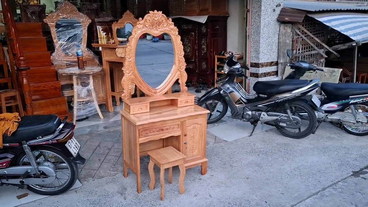 Bàn phấn mẫu tim gỗ bên rất đẹp a,c cần liên hệ 0976505834 để được tư vấn