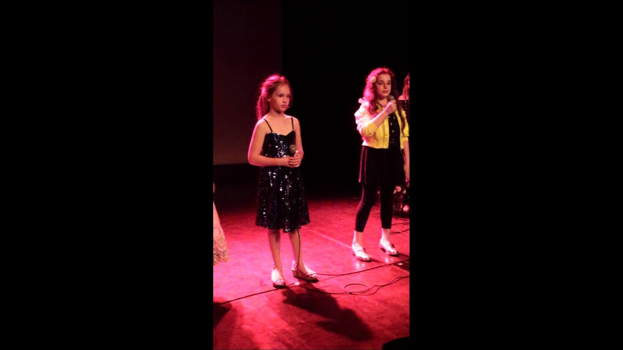 Chenoa zingt op de eindpresentatie van Beatzone!