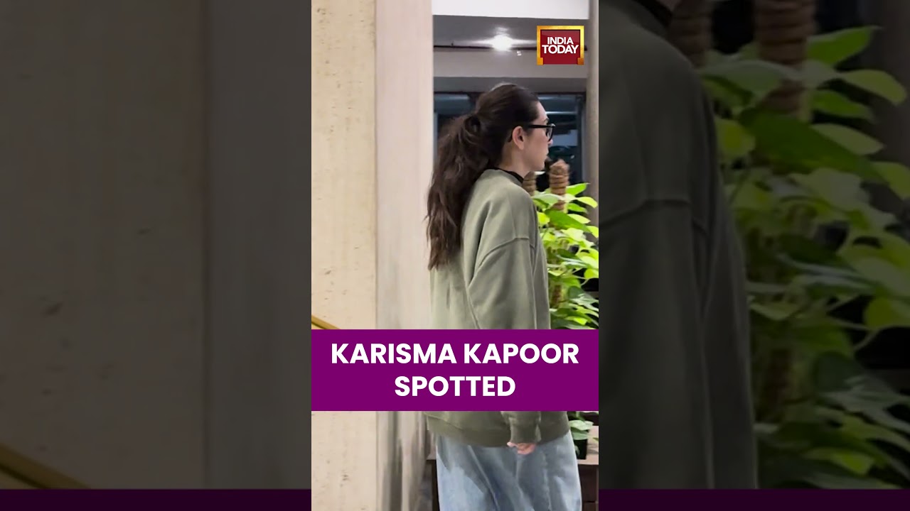 Actor Karisma Kapoor Spotted Outside Manish Malhotra's House | Entertainment News | Bollywood