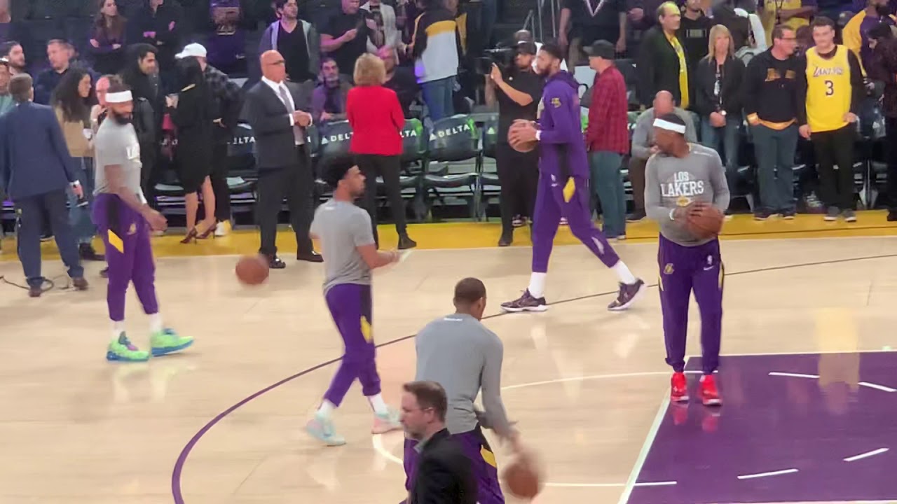 Zoomed in video of Lebron, AD LAKERS WARM UP crowd POV)