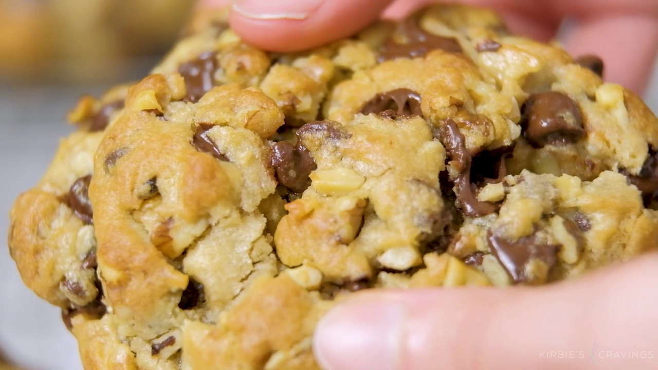 Copycat Levain Bakery Chocolate Chip Cookies