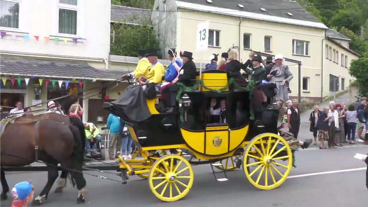 Großer Festumzug zu 700 Jahre Seiffen