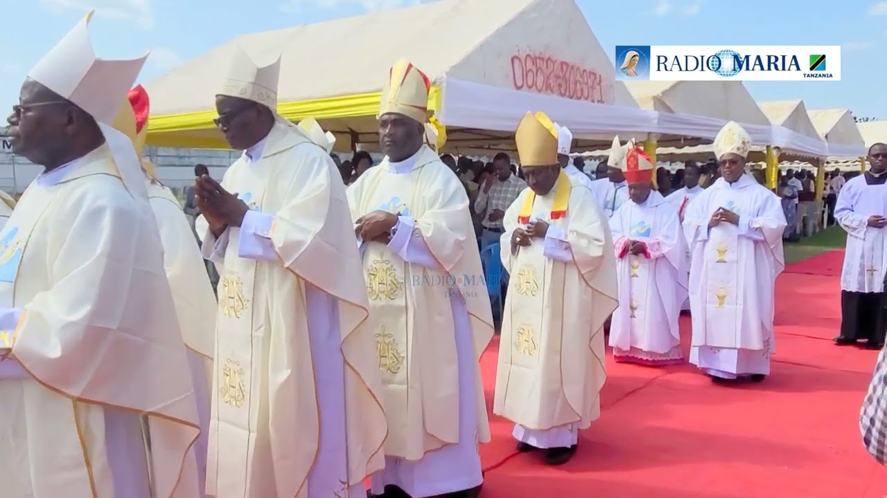 Tazama Maandamano ya Maaskofu katika Misa ya Jubilei ya Rais wa Baraza Askofu Pisa & Askofu Ngonyani