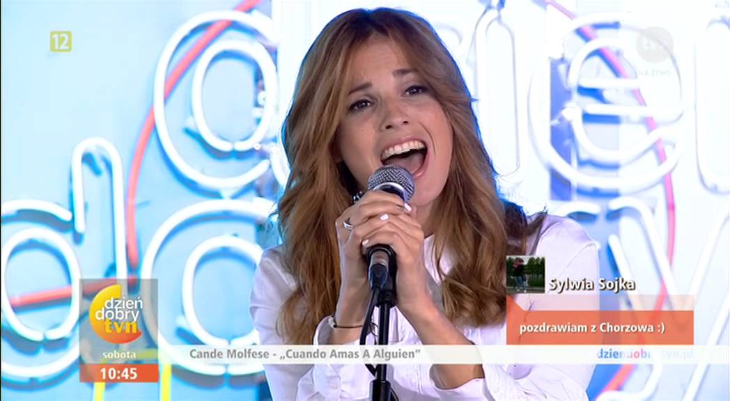 Candelaria Molfese en Polonia canta Cuando Amas a Alguien