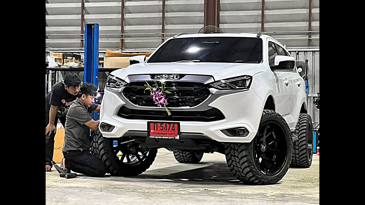 MU-X ทรงเมกา ที่ STEP9