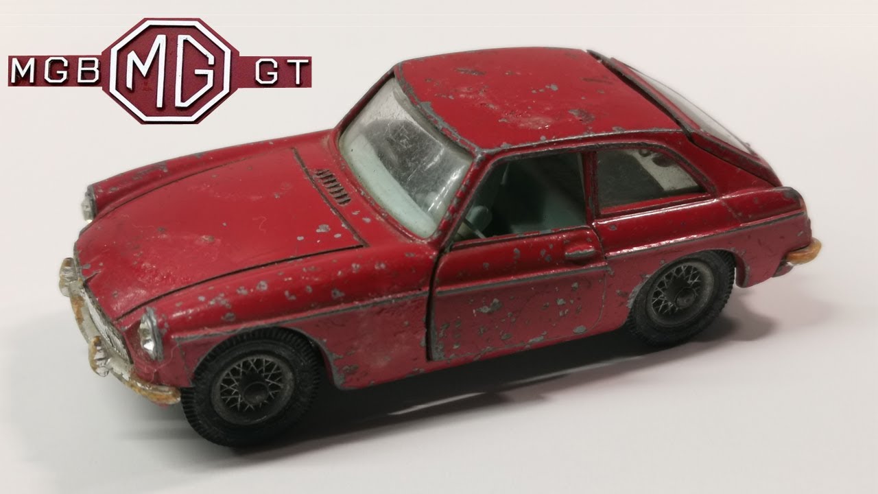 Корги ремонт MG B GT №327. Год выпуска 1967. Литая модель игрушки.