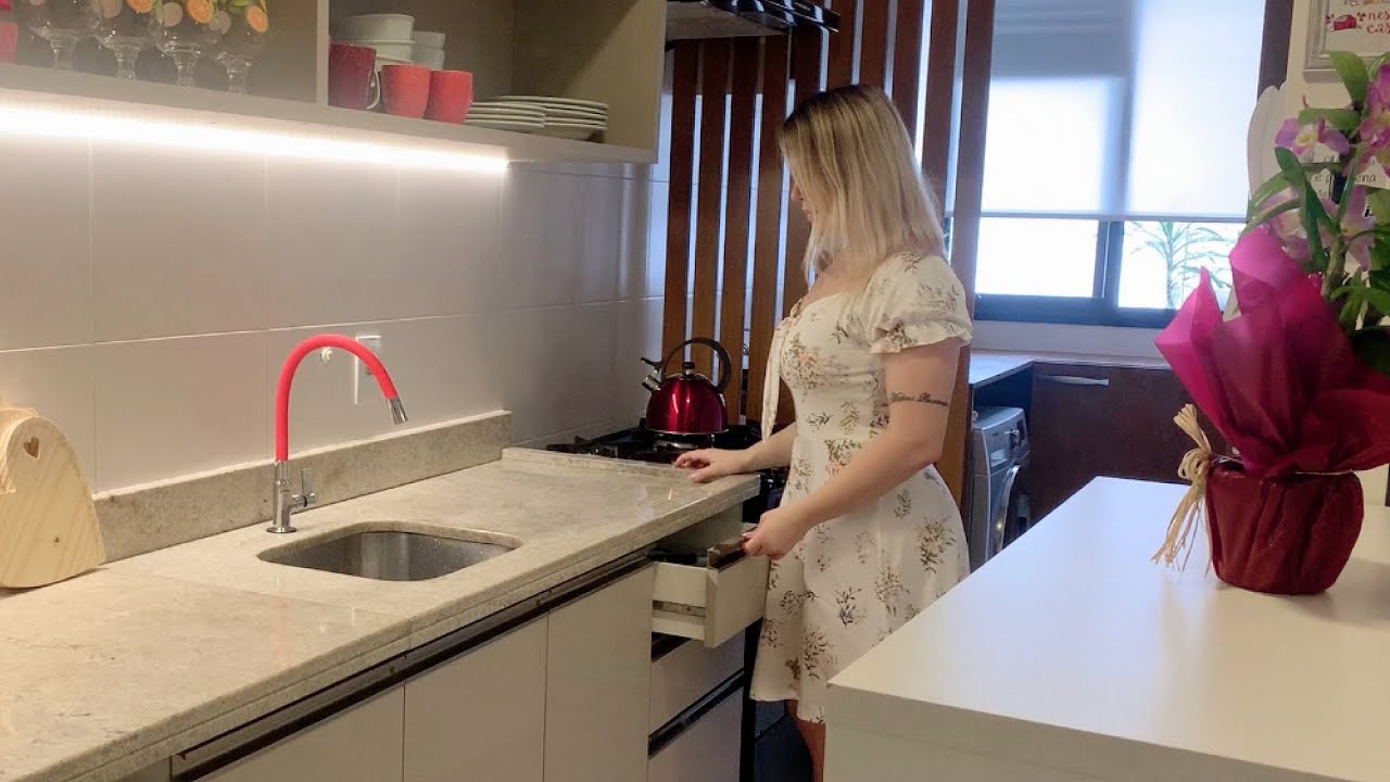 COMO UMA DONA DE CASA DEVE SE VESTIR PARA FICAR EM CASA | Dona De Casa Crist&atilde; | Vida De Ale