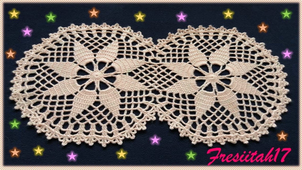 Centro de mesa uniendo dos tapetes tejidos a crochet (largo total 48 cm)