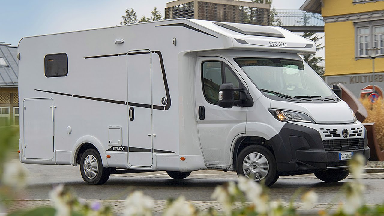 CARAVAN SALON Teilintegriertes WOHNMOBIL 2026 mit Hubbett Heckgarage Etrusco  T 6.9 SBC Hymer Group 