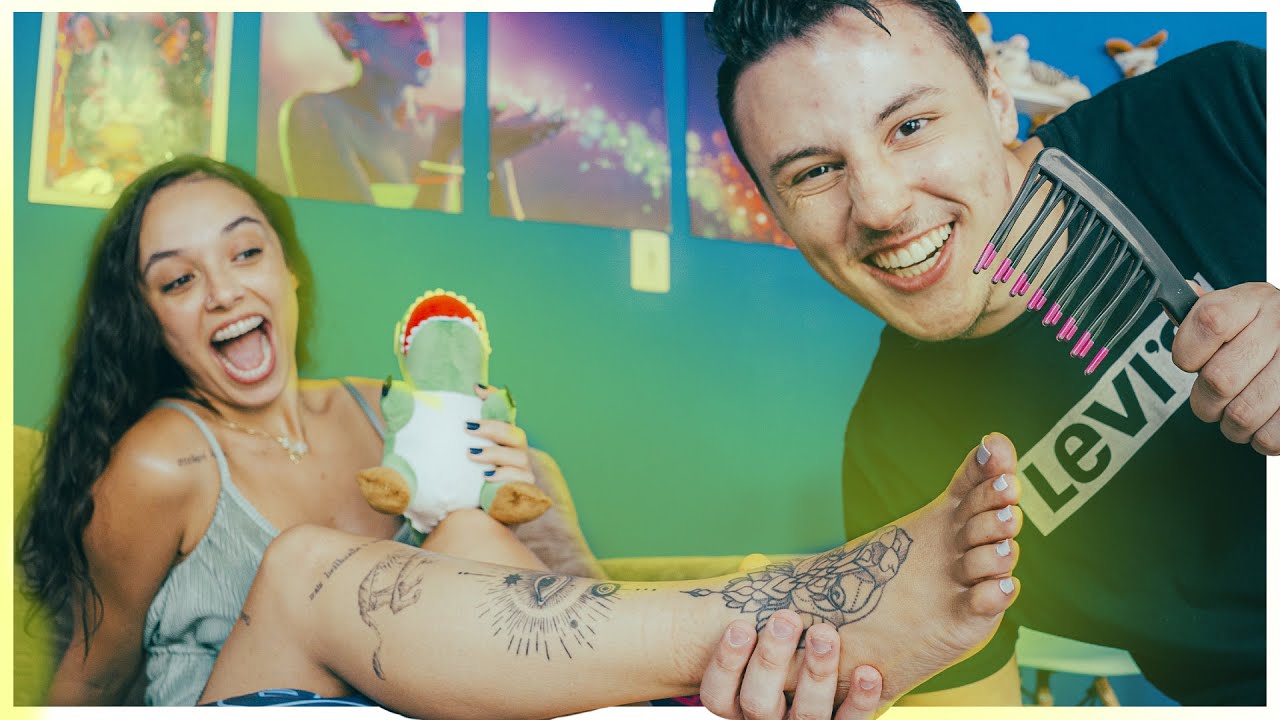 Tickle / Cócegas | Hairbrush!! | 🔥Laurinha🔥
