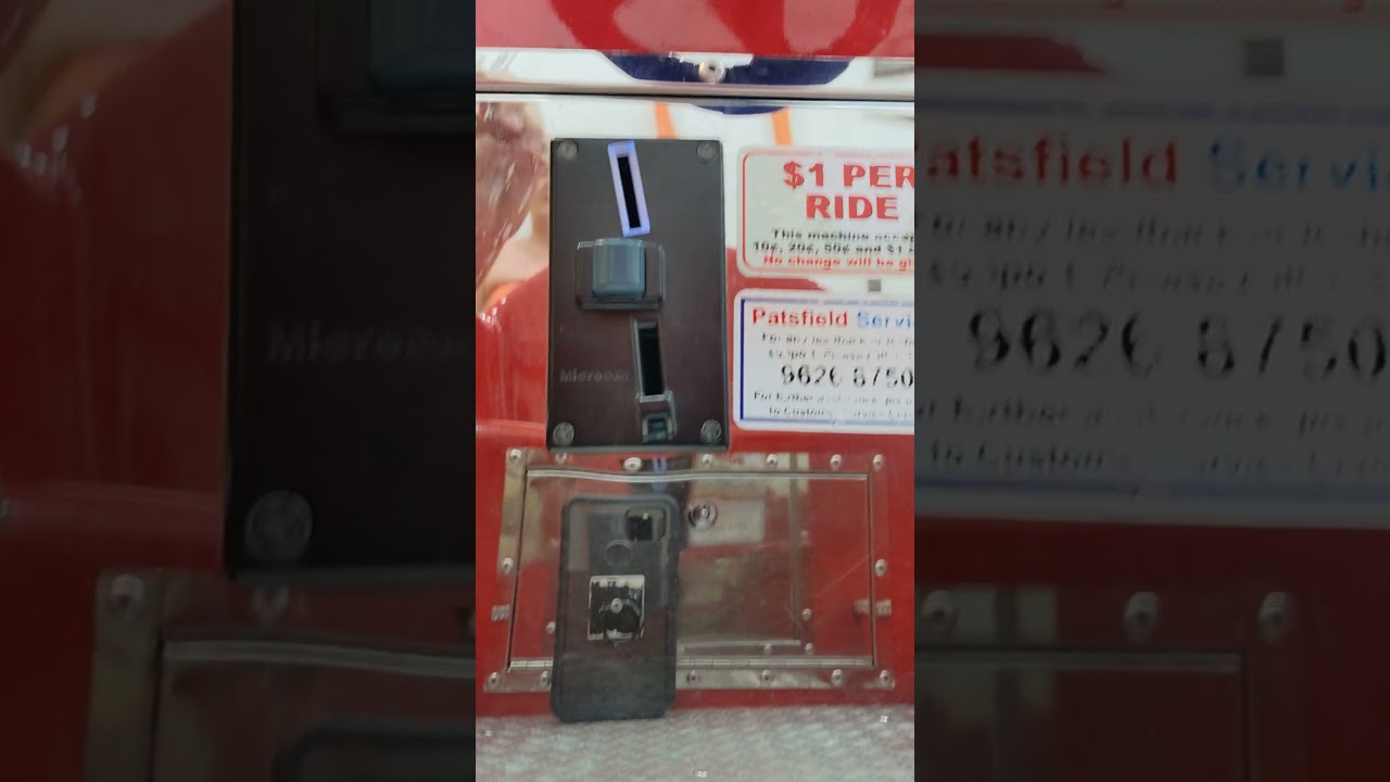 Angry Birds Red Kiddie Ride (w. Cocomong audio)