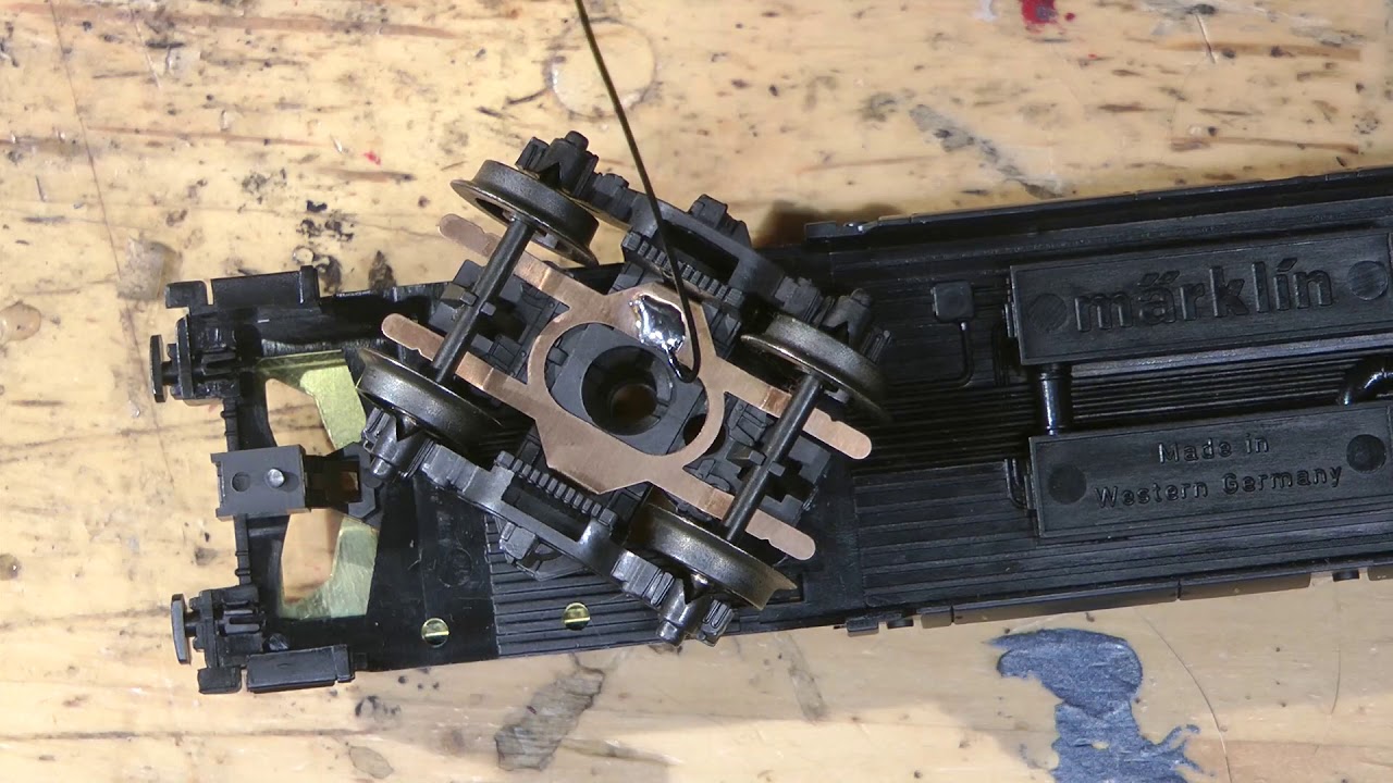 Wolfgangs Märklin Bahn LED Beleuchtung mit schlußlicht in den Lufthansawagen eingebaut