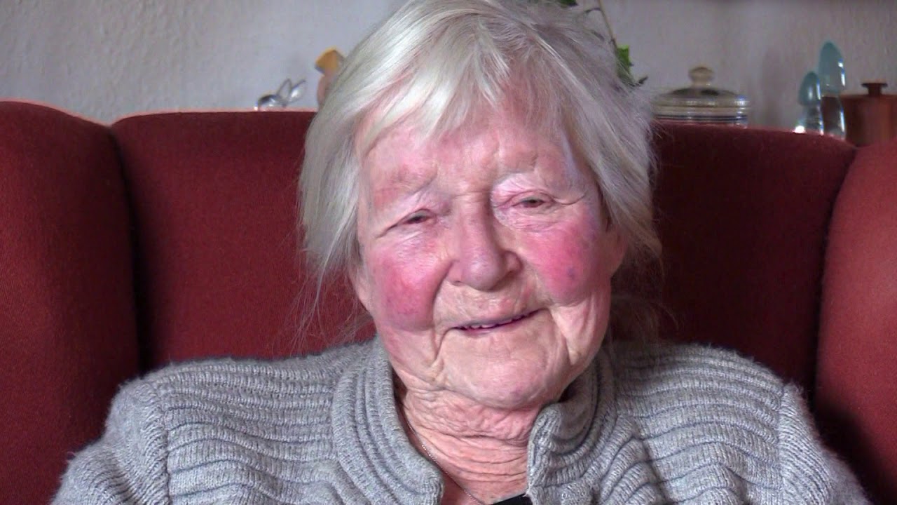 BEATE HØJLUND - NR. 1 AF 2 - EGNE ERINDRINGER FRA 2. VERDENSKRIG