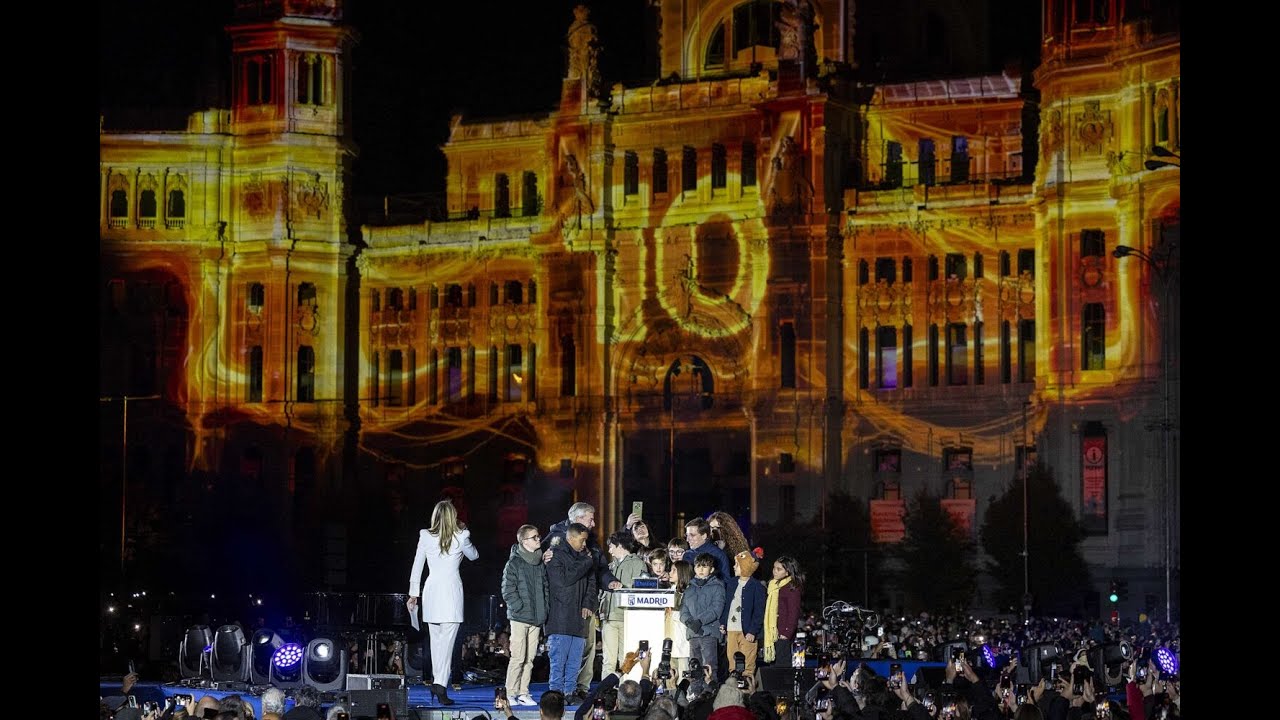 Acto completo de encendido de las luces de Navidad en Madrid 2025. Cibeles brilla un año más