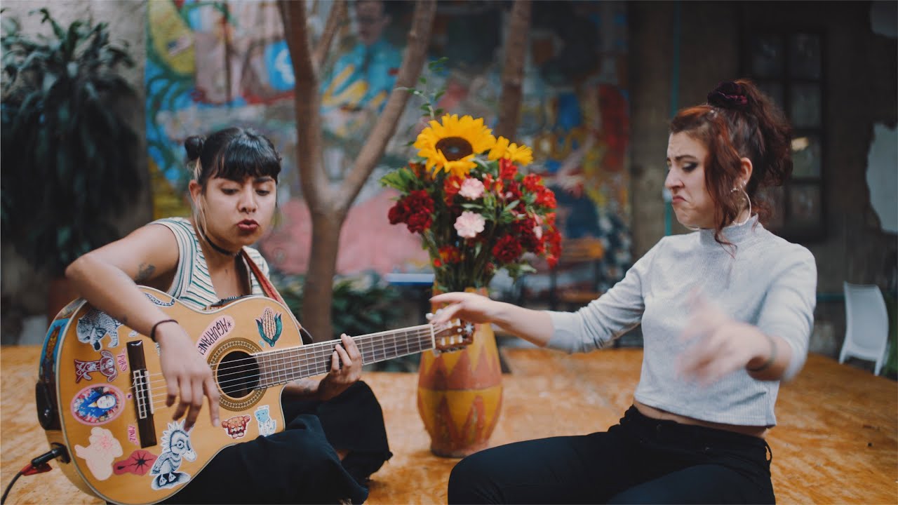 La Muchacha y La Otra - No Me Toques Mal