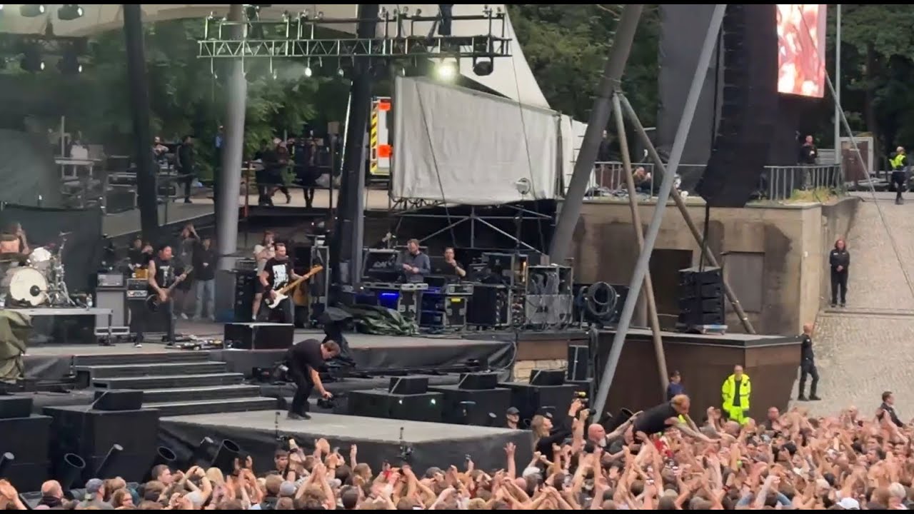 Donots - We're Not Gonna Take It (Twisted Sister cover) (live from Waldbühne, Berlin, 10.06.2024)