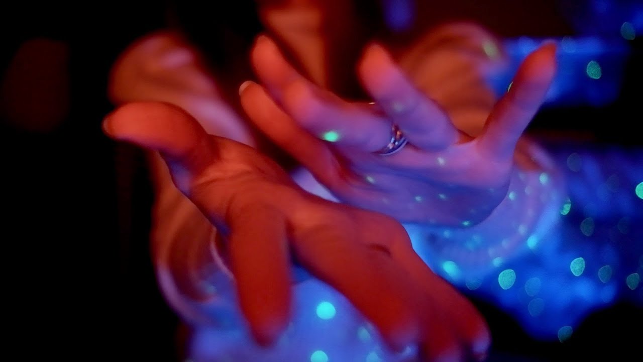 asmr ipnotico | questa sera ti addormenti nello spazio | tapping, hands movements