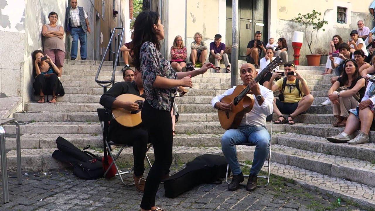 SARA CORREIA - VISITA CANTADA A ALFAMA