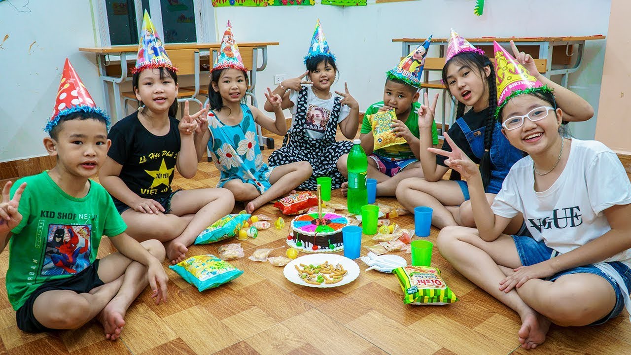 Kids Go To School | Chuns Traveling Have Fun With Your Friends Eat Birthday Cake Last Time