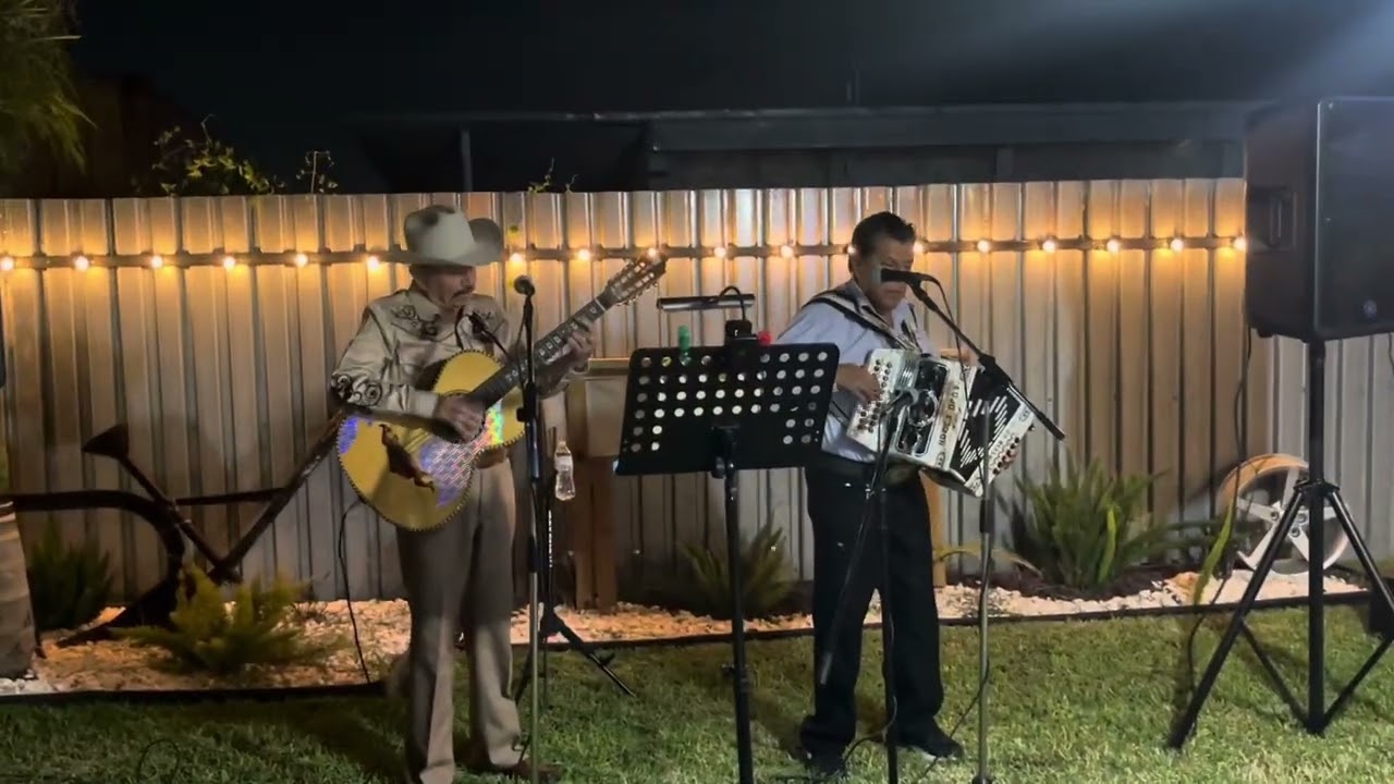 TOÑO BORREGO Y POLO MUÑOZ “NOCHE DE CHOTIS , POLKA Y HUAPANGO”
